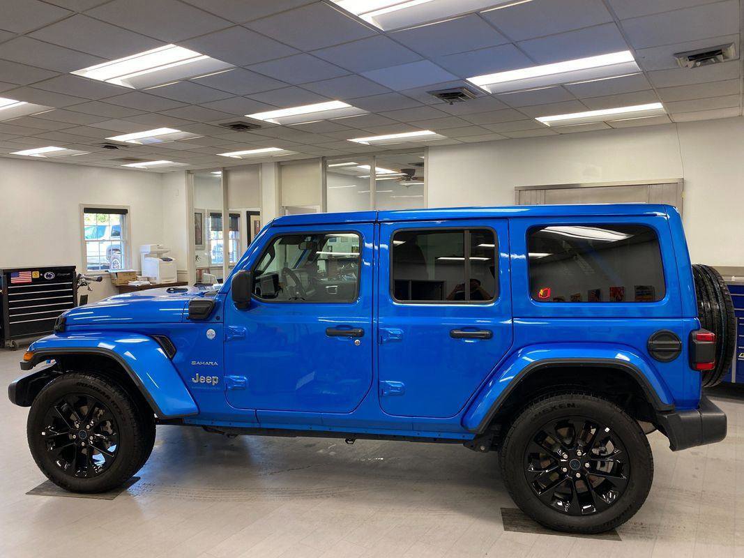 Used 2024 Jeep Wrangler Sahara image 2