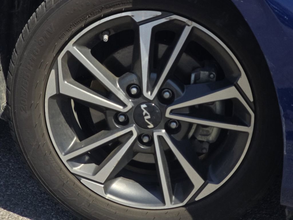 Used 2023 Kia Forte LXS w/ LXS Technology Package image 7