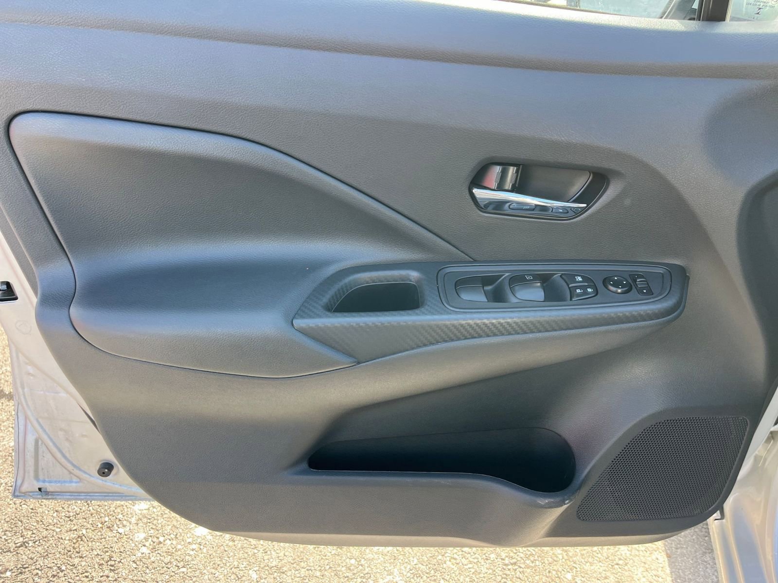 Used 2025 Nissan Versa SV image 18