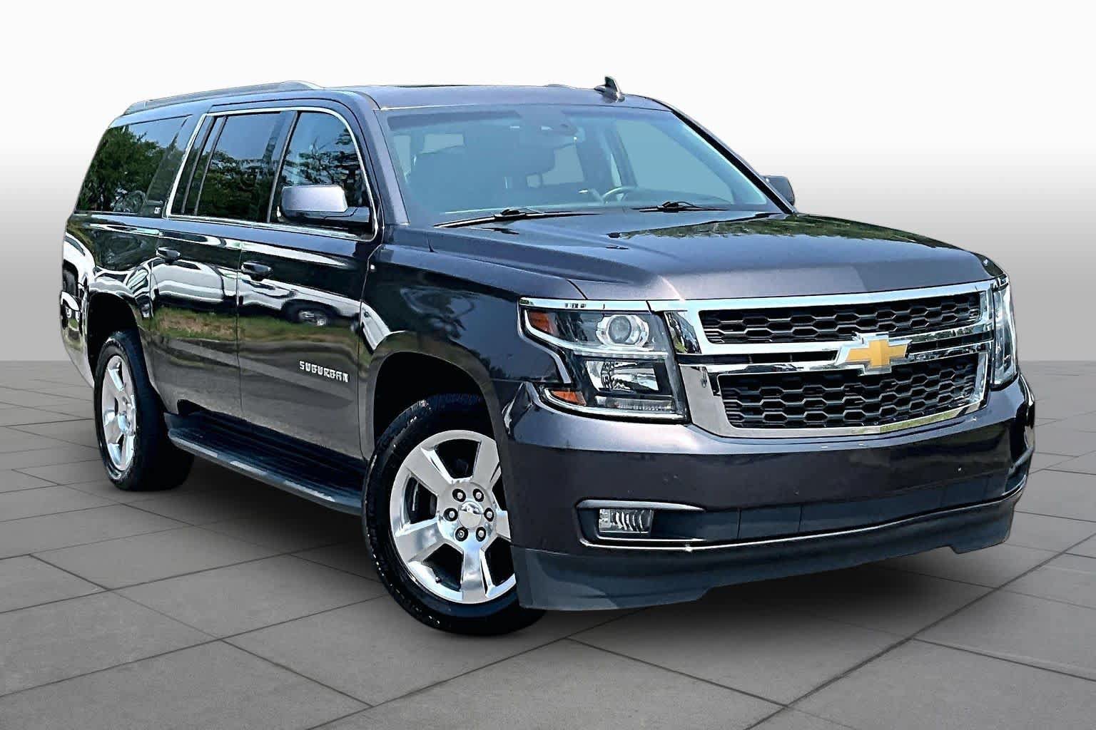 Used 2017 Chevrolet Suburban LT RWD image 3