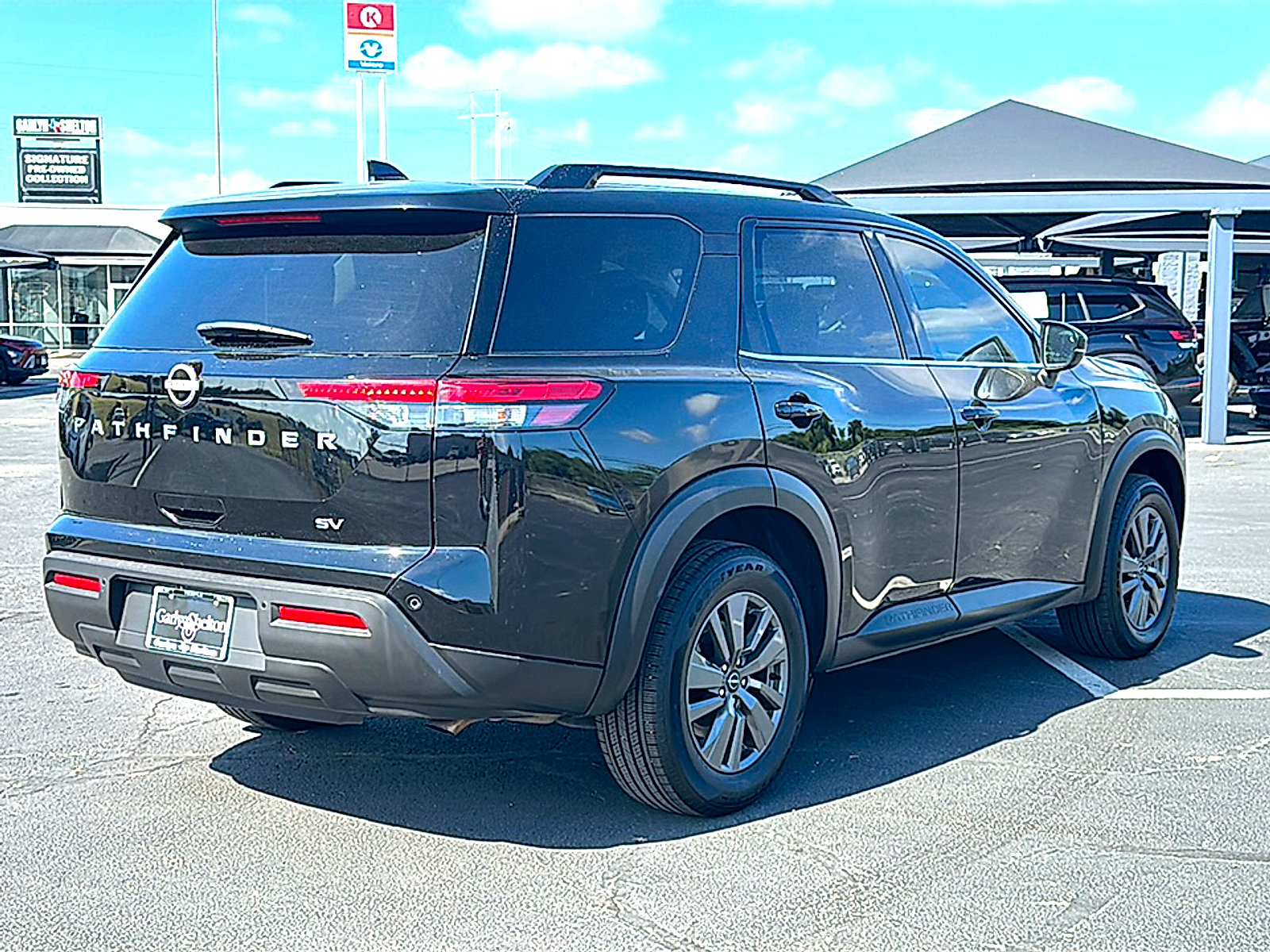 Used 2024 Nissan Pathfinder SV FWD image 8
