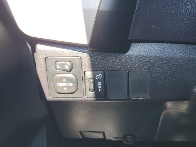 Used 2019 Toyota Corolla LE FWD image 13