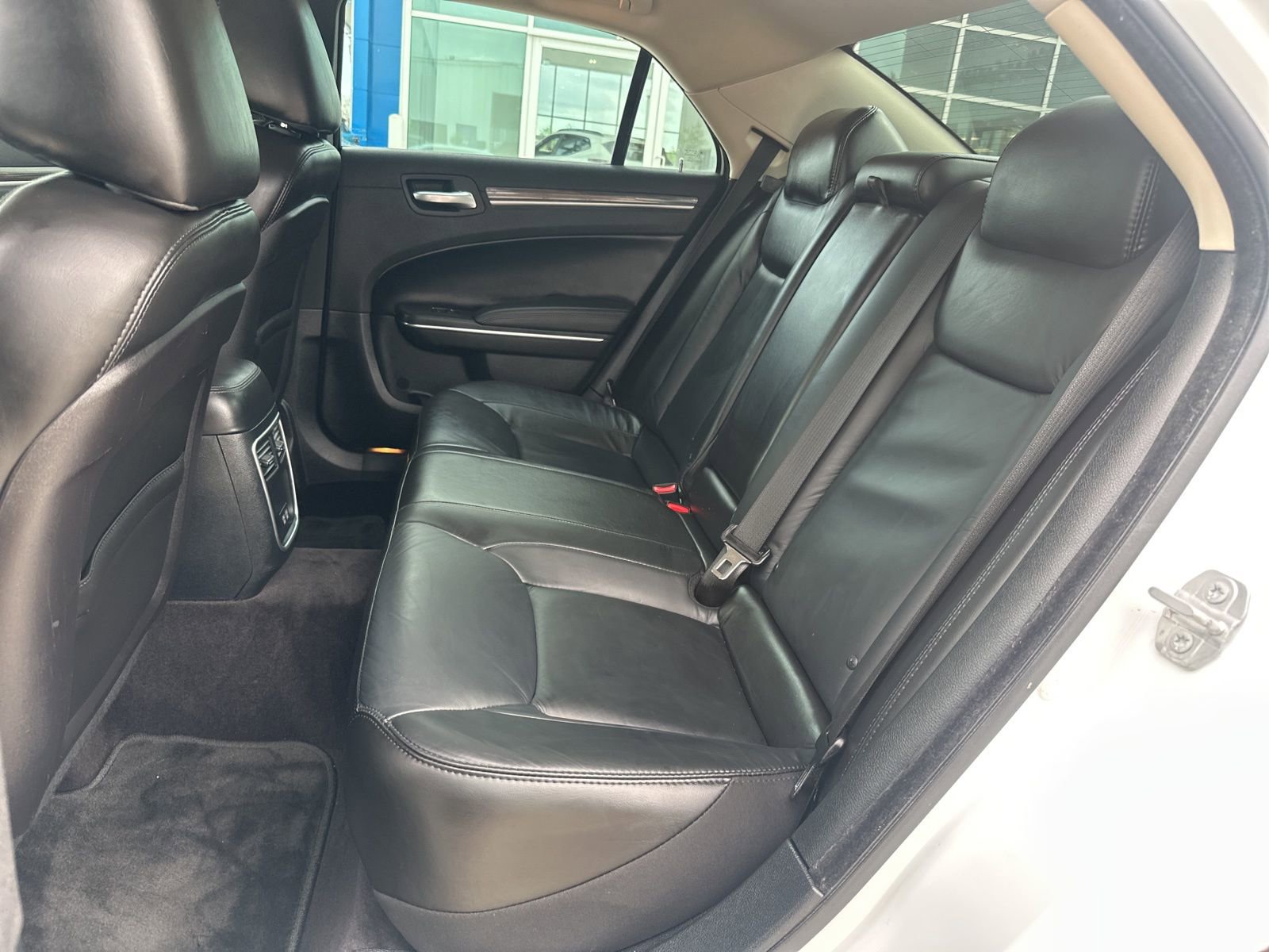 Used 2018 Chrysler 300 Touring L image 15