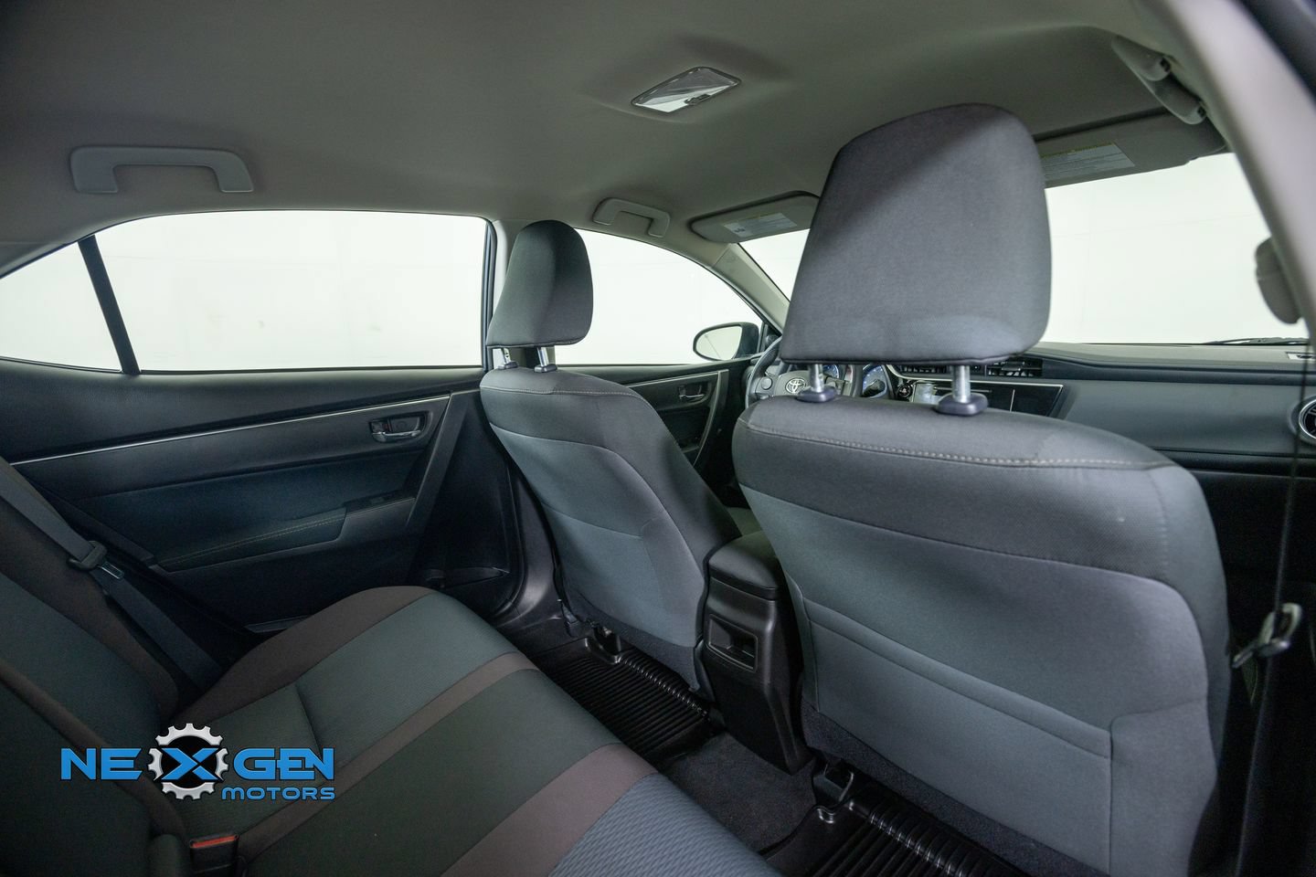 Used 2018 Toyota Corolla LE FWD image 33