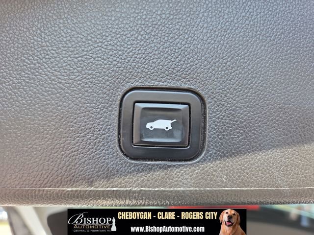 Used 2015 Cadillac SRX Luxury w/ Driver Awareness Package FWD image 12