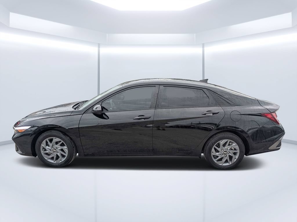 Used 2024 Hyundai Elantra SEL FWD image 6