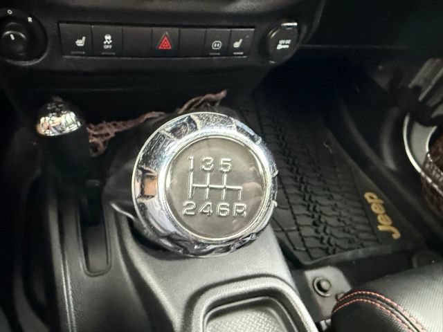 Used 2012 Jeep Wrangler Unlimited Sahara AWD/4WD image 38