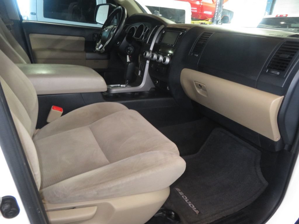 Used 2015 Toyota Sequoia SR5 AWD/4WD image 38