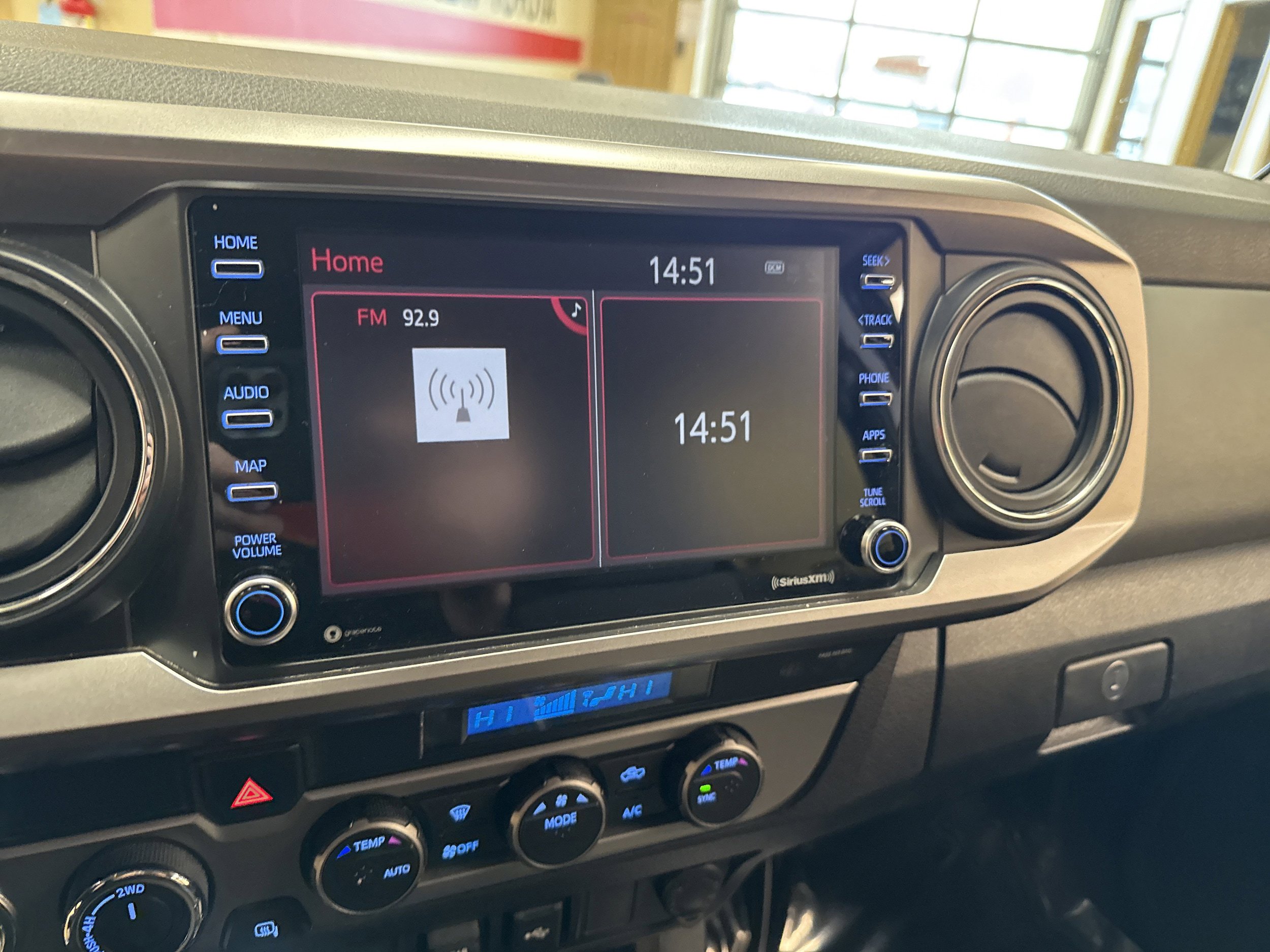 Used 2023 Toyota Tacoma SR5 AWD/4WD image 36