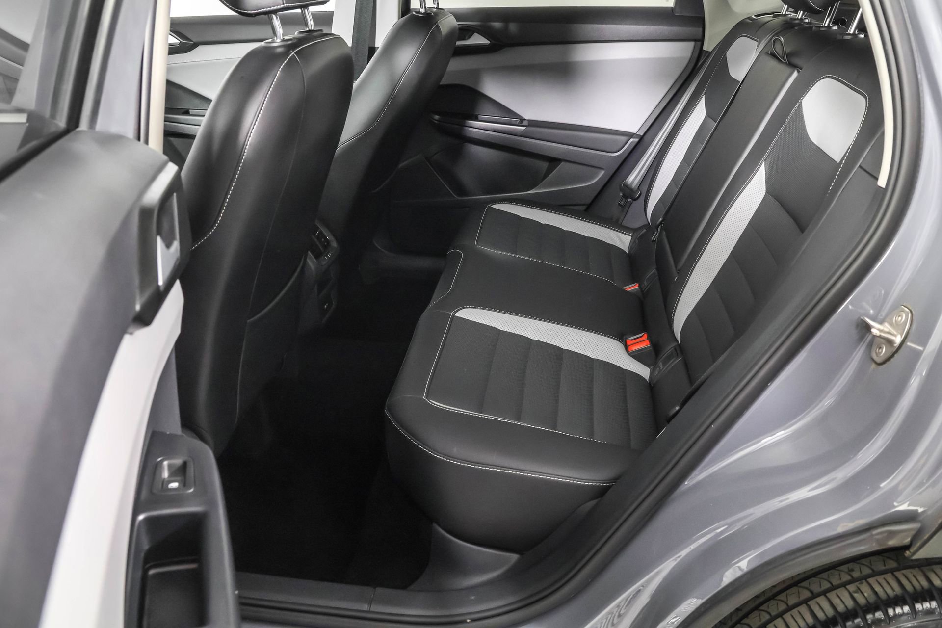 Used 2022 Volkswagen Taos SEL image 34