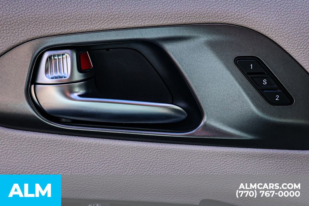 Used 2024 Chrysler Pacifica Touring-L image 50