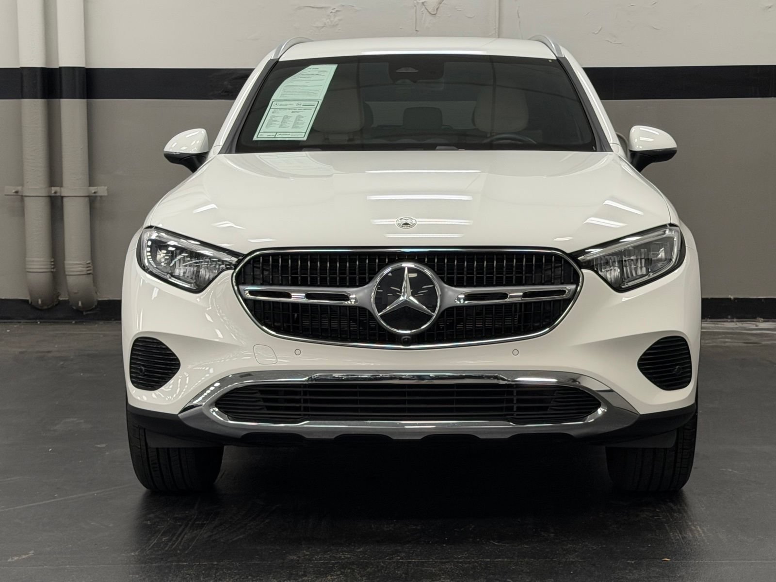 Used 2025 Mercedes-Benz GLC 350e 4MATIC image 4