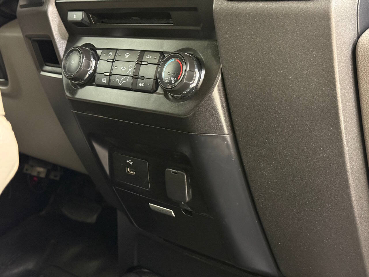 Used 2018 Ford F550 4x4 Regular Cab Super Duty image 31