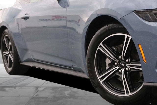 Used 2025 Ford Mustang Coupe image 3