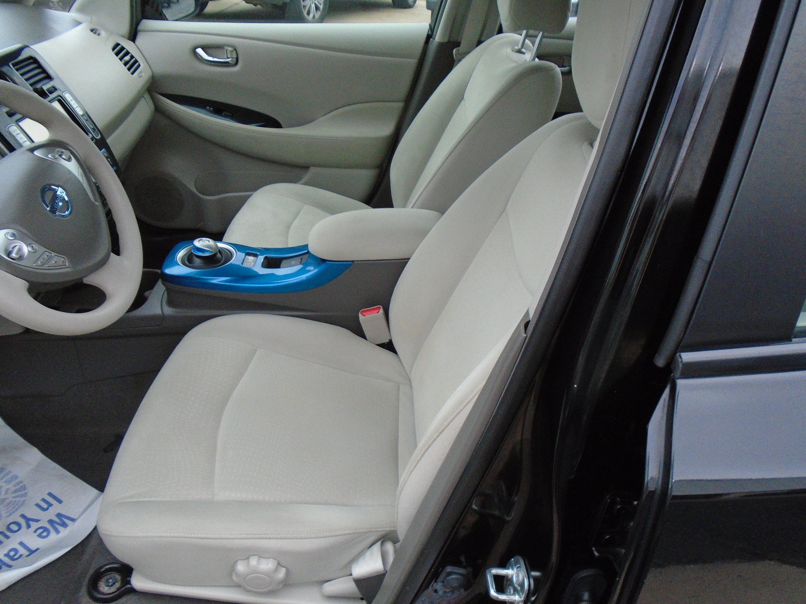 Used 2011 Nissan Leaf w/ Eco Design Pkg FWD image 14