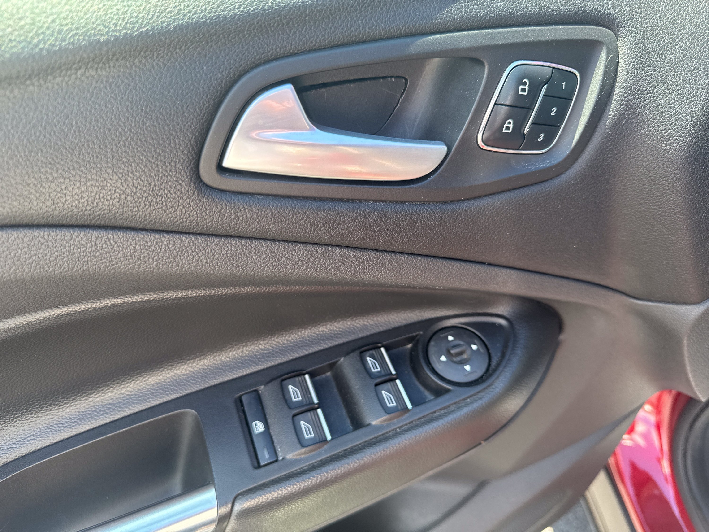 Used 2015 Ford Escape Titanium AWD/4WD image 14