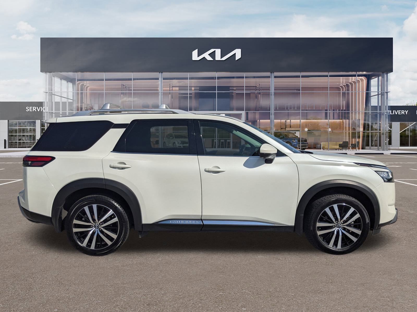 Used 2024 Nissan Pathfinder Platinum w/ Cargo Package image 3