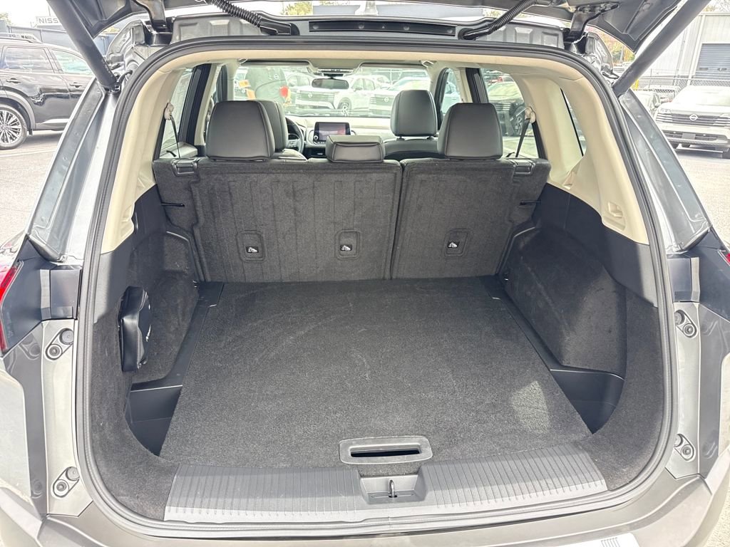 Used 2023 Nissan Rogue SV w/ SV Premium B Package image 23