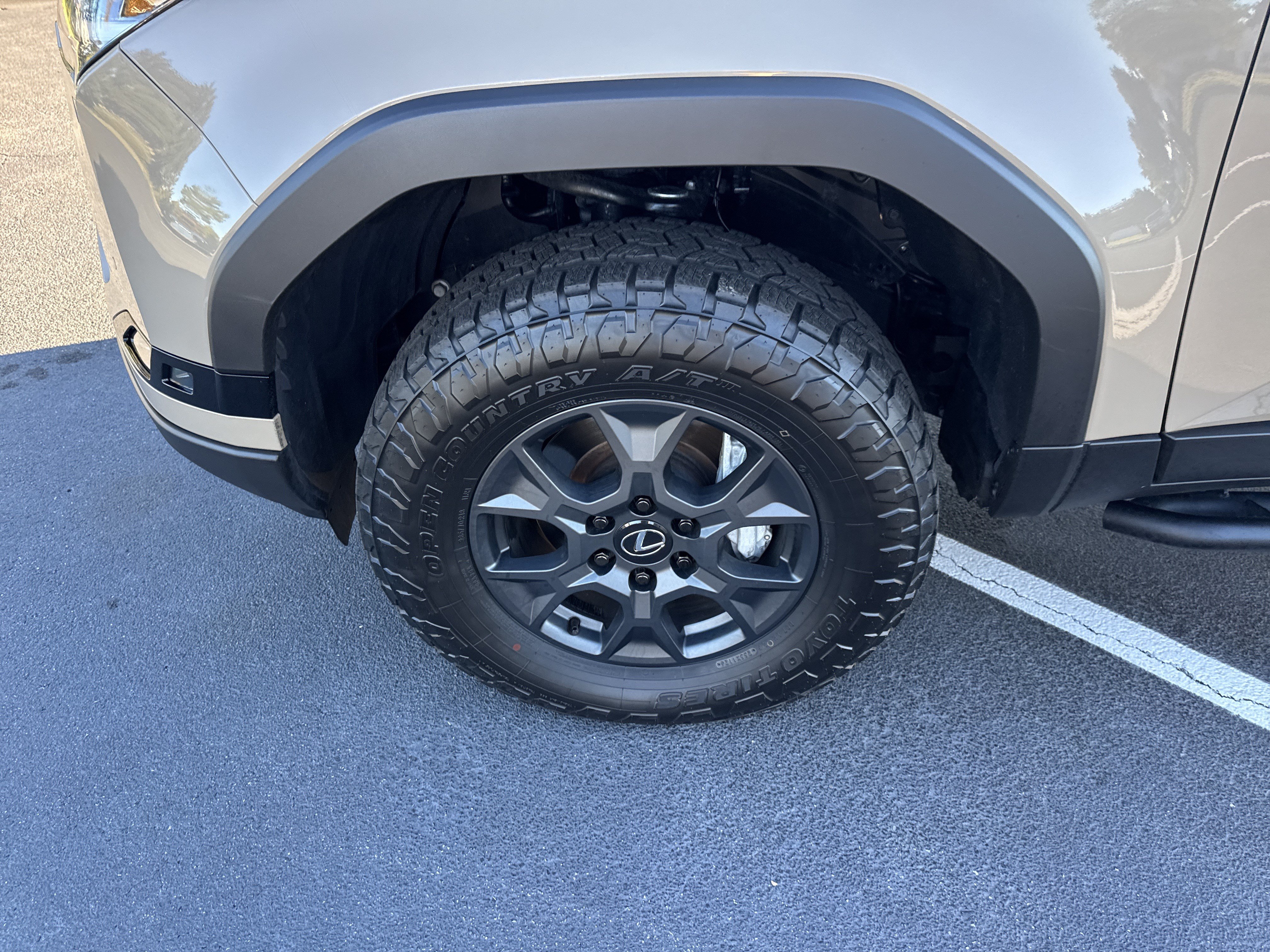 Used 2026 Lexus GX 550 AWD/4WD image 9