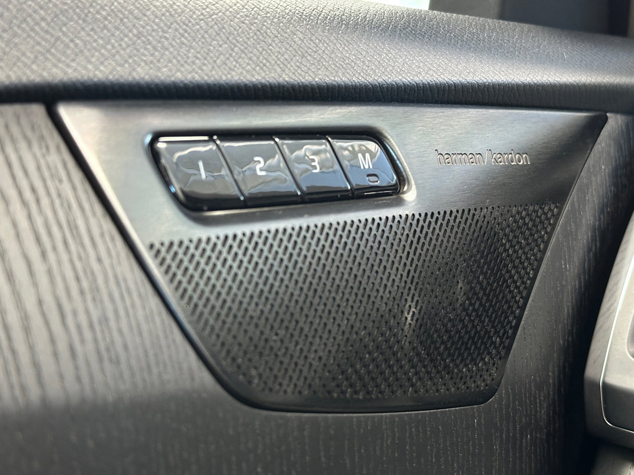 Used 2020 Volvo XC90 T5 Momentum image 35