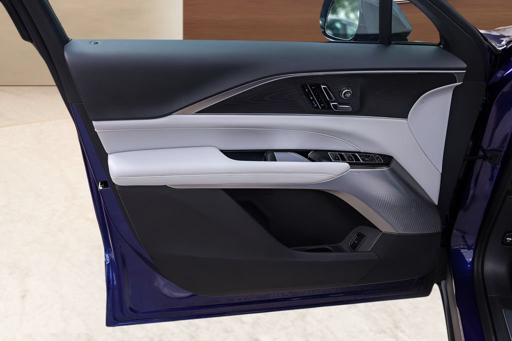 Certified 2025 Cadillac Lyriq Sport w/ LPO, Floor Liner Package AWD/4WD image 21