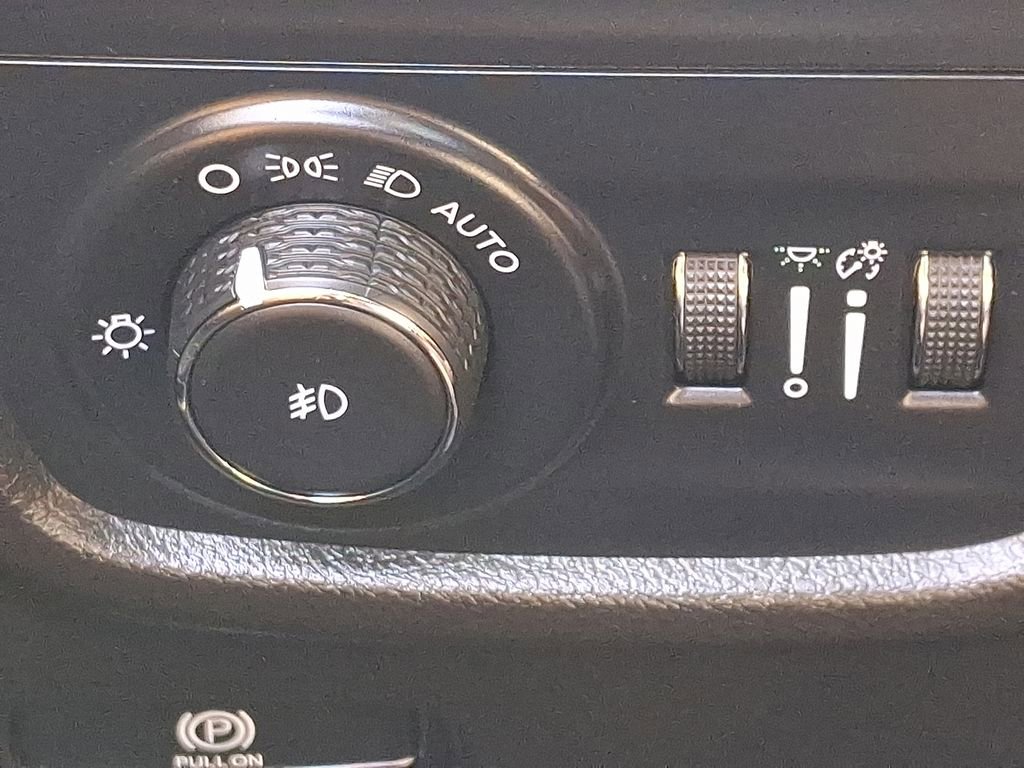 Used 2023 Jeep Grand Cherokee L Summit w/ Luxury Tech Group V image 30