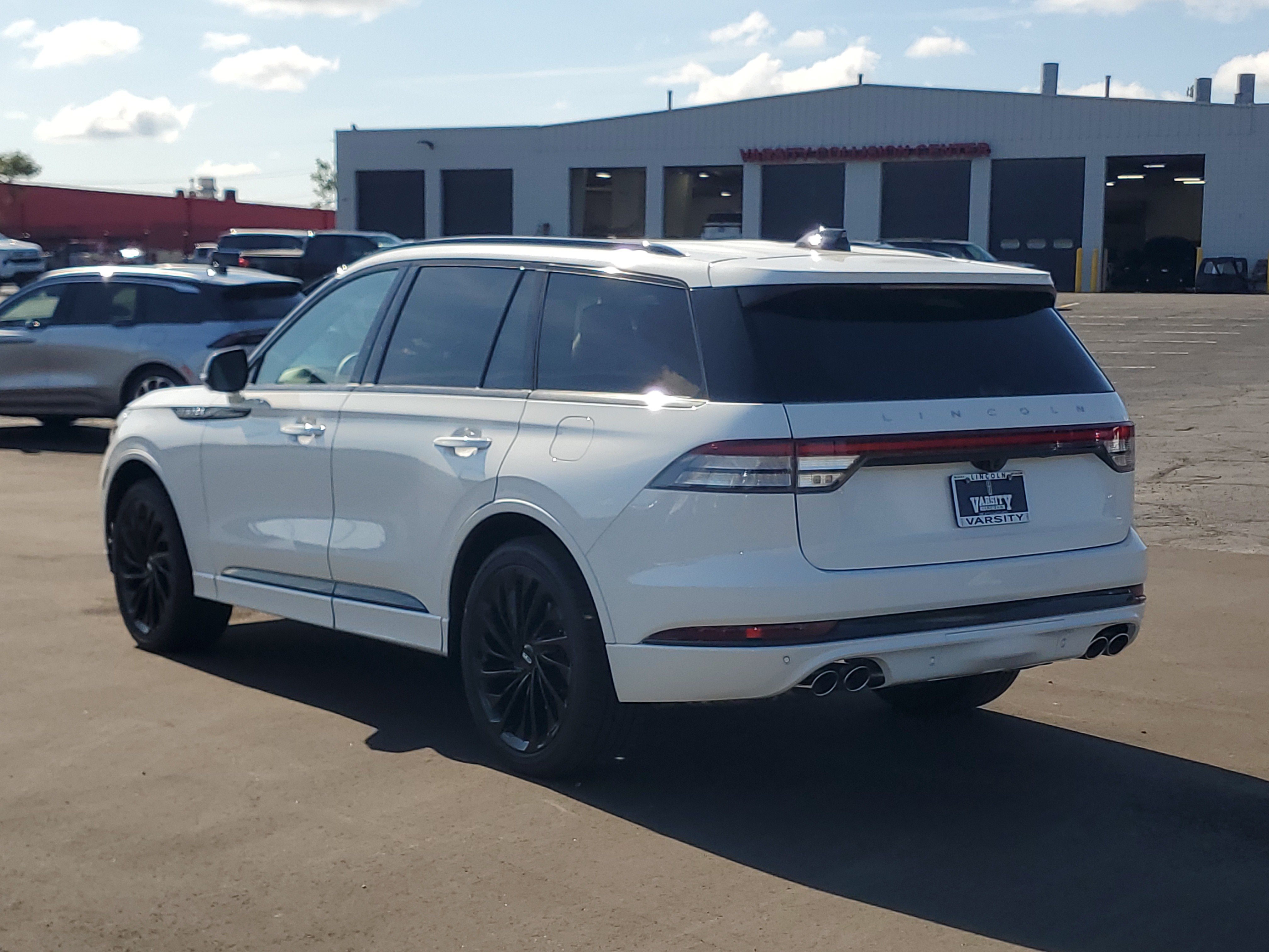 New 2026 Lincoln Aviator Reserve w/ Jet Appearance Package AWD/4WD image 3
