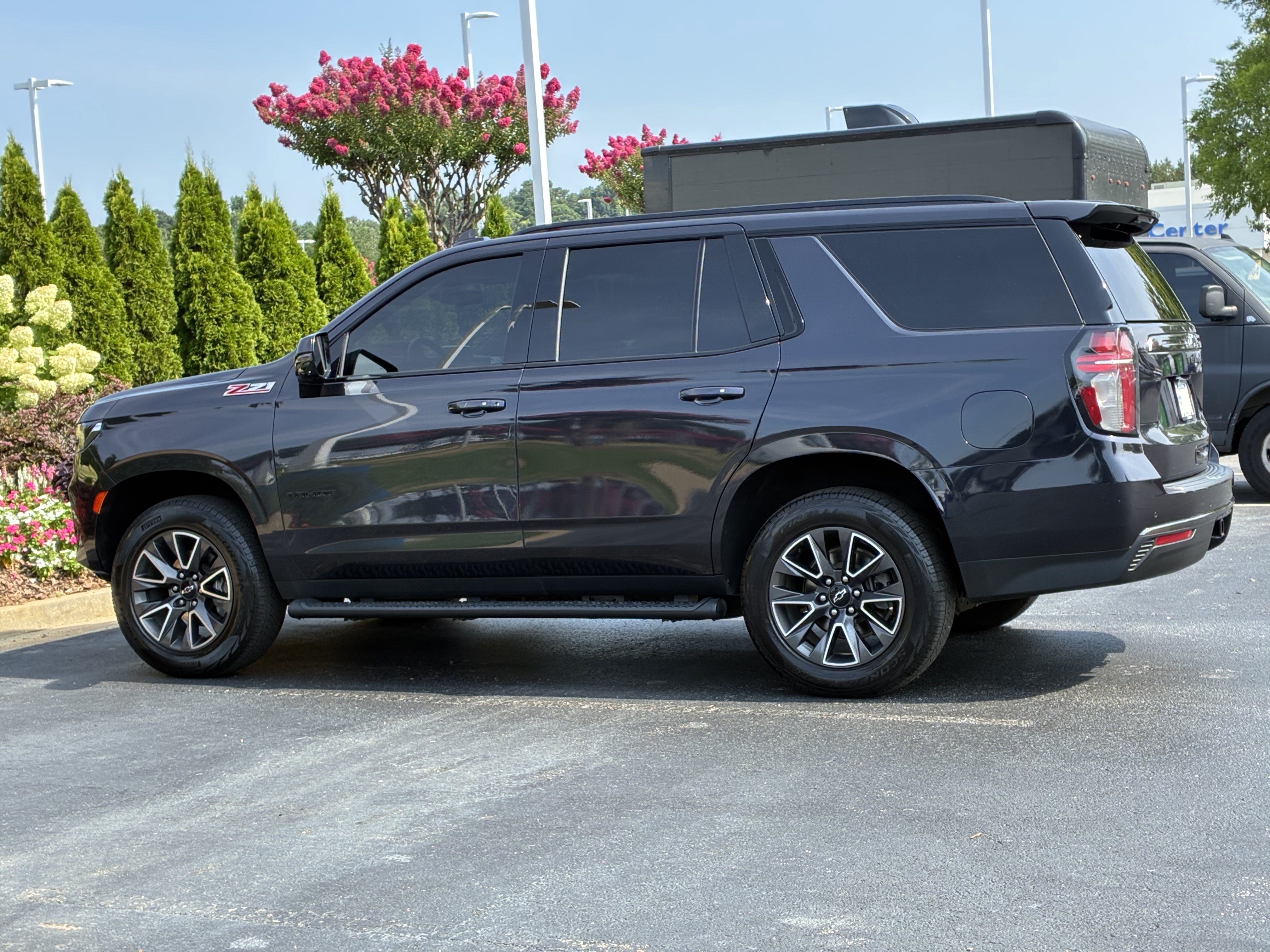 Used 2022 Chevrolet Tahoe Z71 w/ Luxury Package AWD/4WD image 12