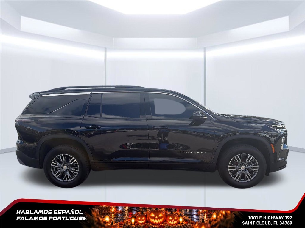 Used 2025 Chevrolet Traverse LT AWD/4WD image 6