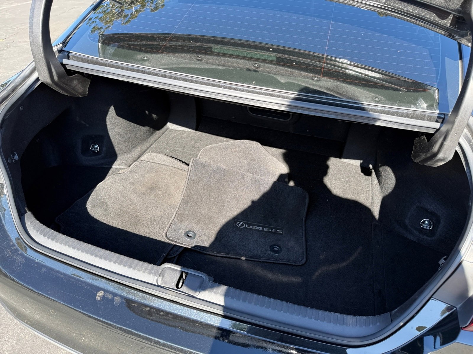Used 2024 Lexus ES 300h w/ Premium Package image 21