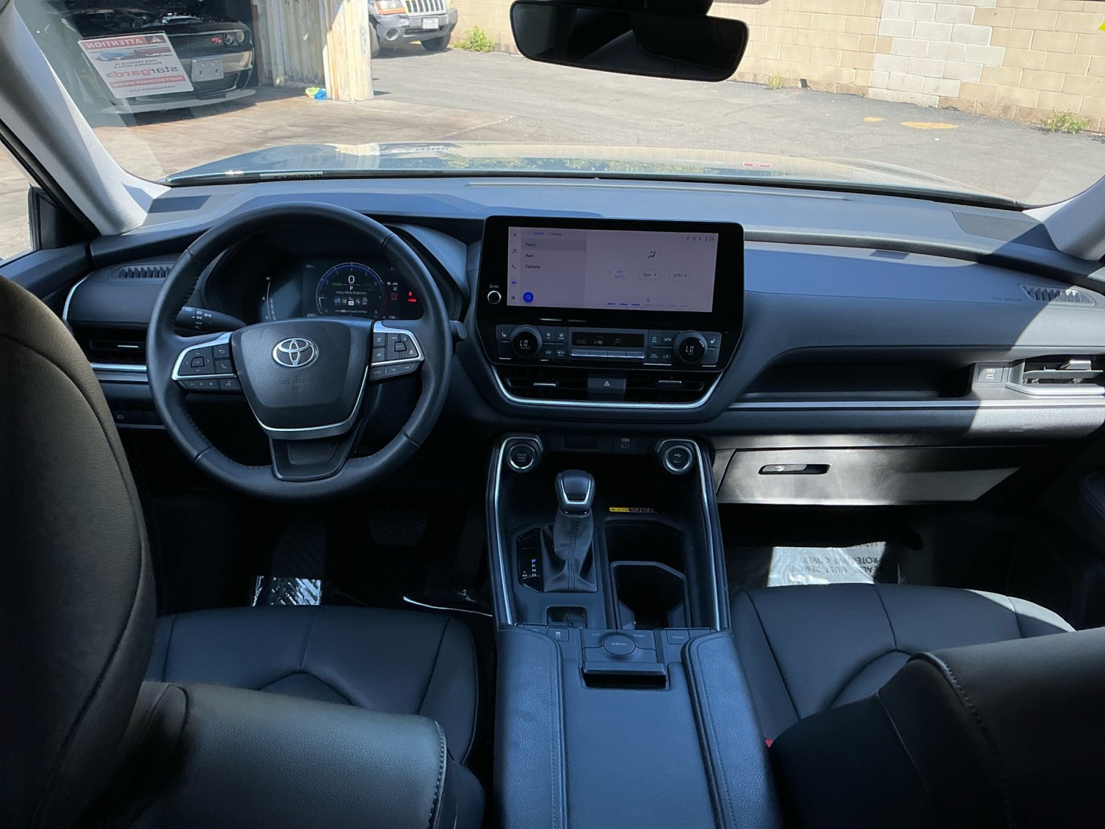 Used 2025 Toyota Grand Highlander FWD image 17