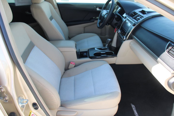 Used 2012 Toyota Camry LE FWD image 19