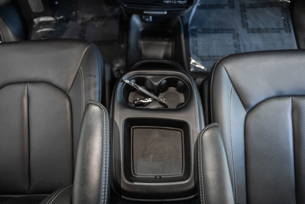 Used 2025 Chrysler Pacifica Select image 30