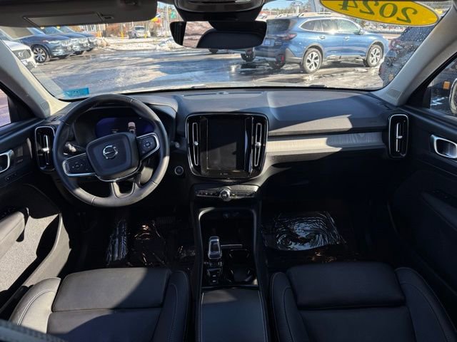 Certified 2024 Volvo XC40 B5 Plus w/ Protection Package Premier image 25