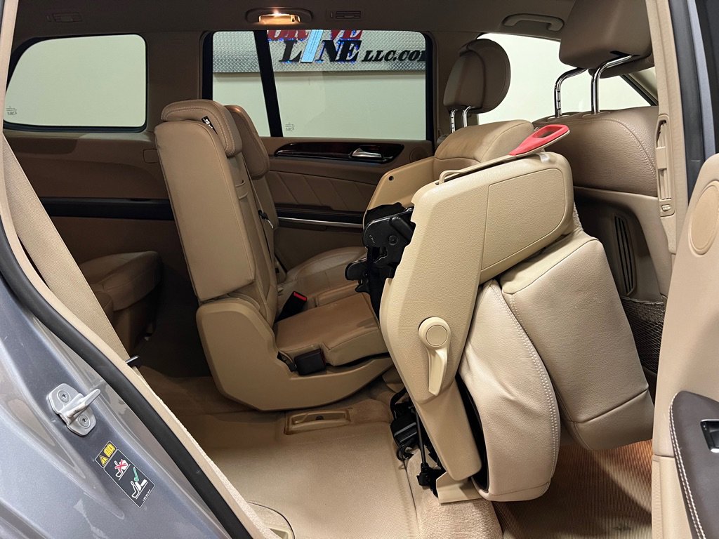 Used 2015 Mercedes-Benz GL 550 4MATIC image 36