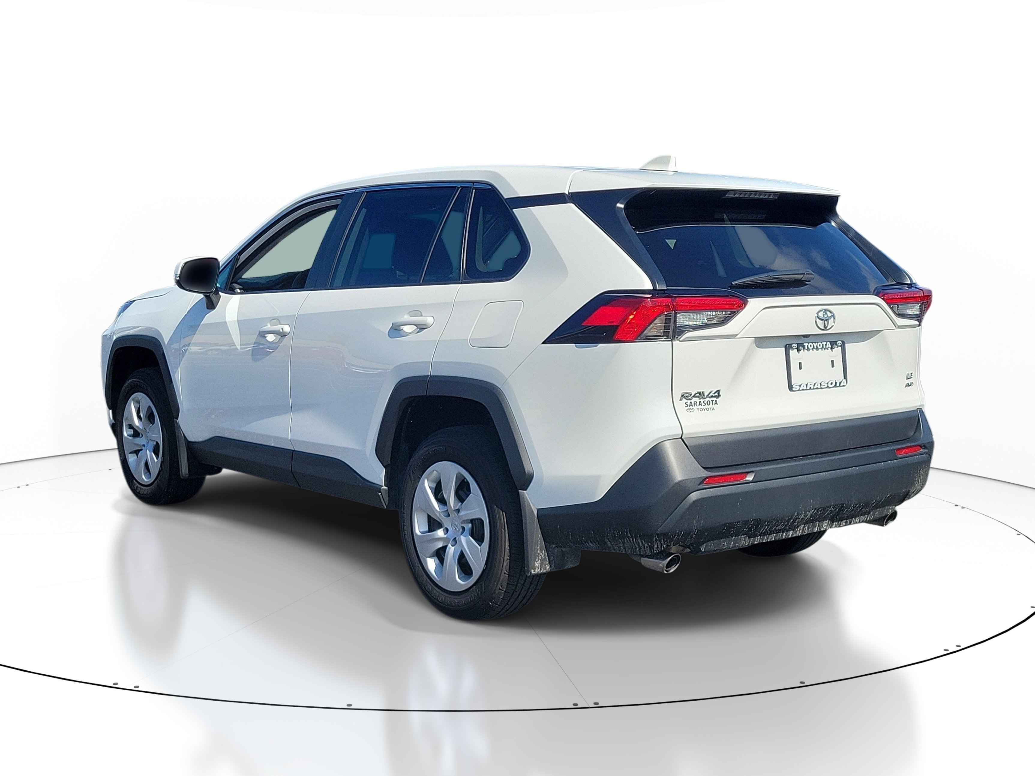 Used 2025 Toyota RAV4 LE AWD/4WD image 4