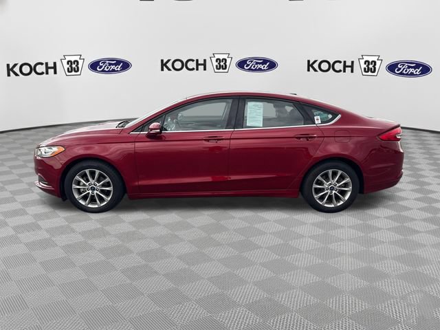 Used 2017 Ford Fusion SE w/ Fusion SE Technology Package FWD image 4