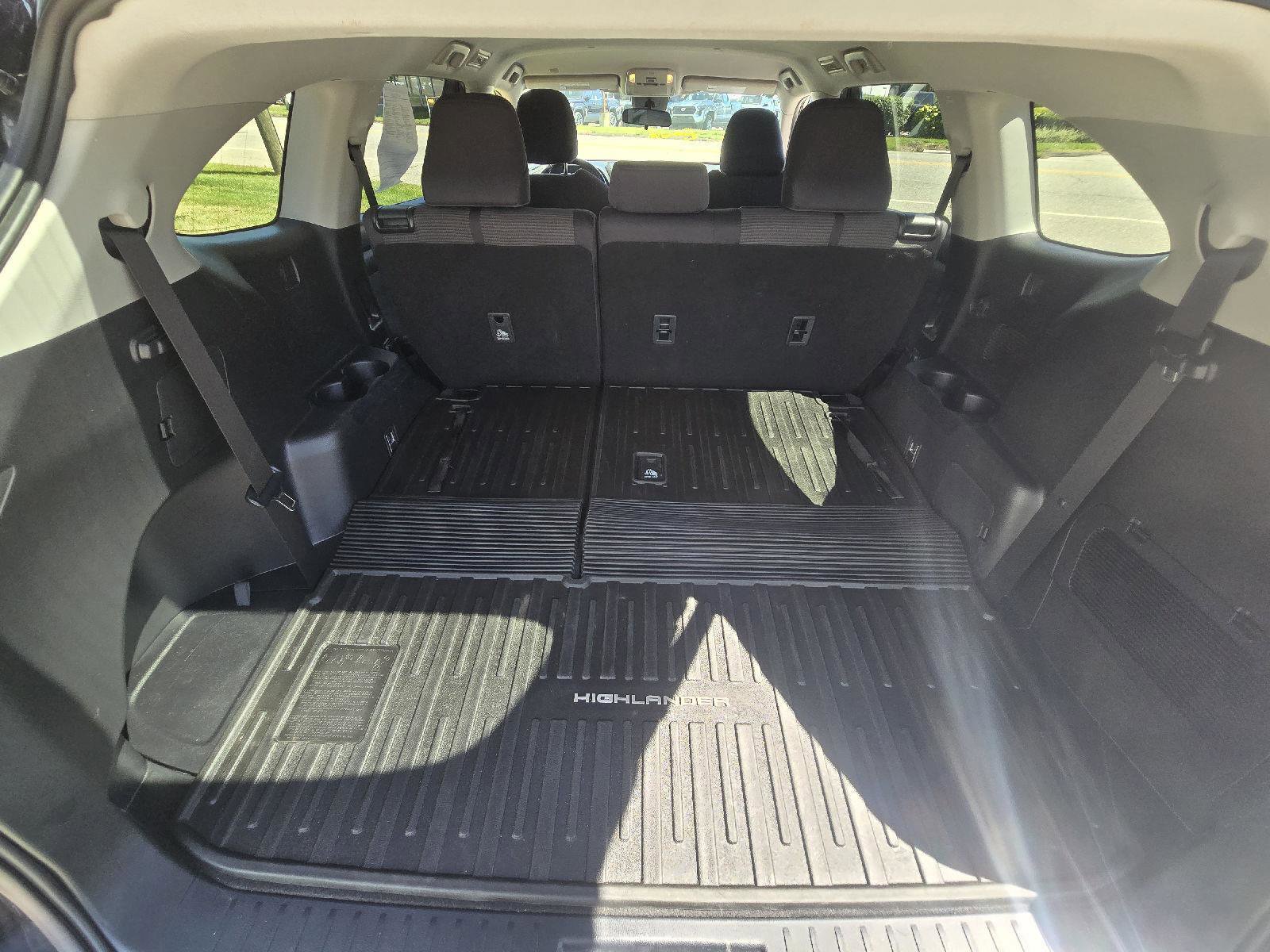 Used 2022 Toyota Highlander LE image 9