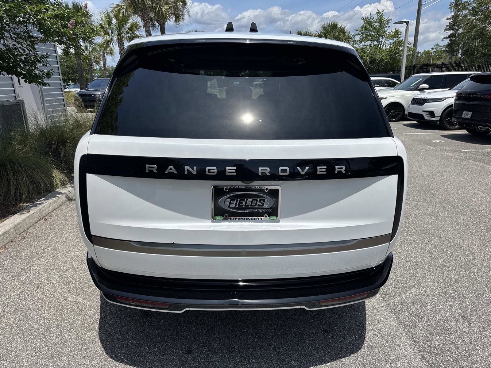Certified 2025 Land Rover Range Rover Long Wheelbase SE AWD/4WD image 7