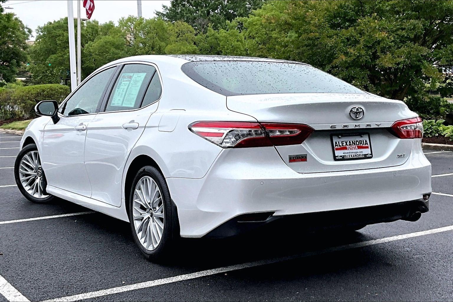 Used 2018 Toyota Camry XLE FWD image 11