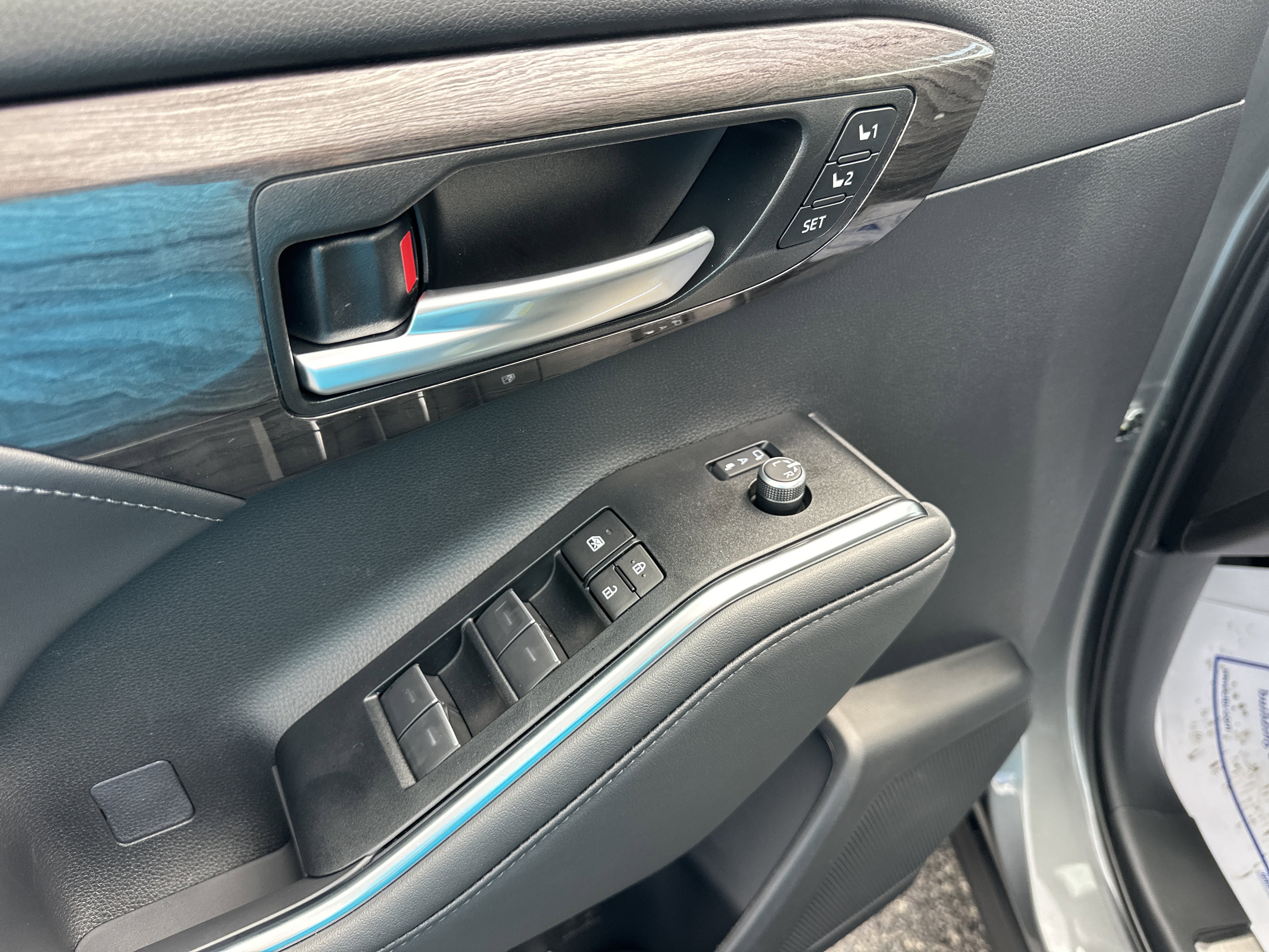 New 2025 Toyota Highlander Limited image 8