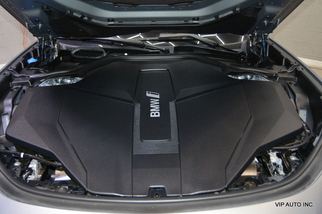 Used 2023 BMW i7 xDrive60 AWD/4WD image 30