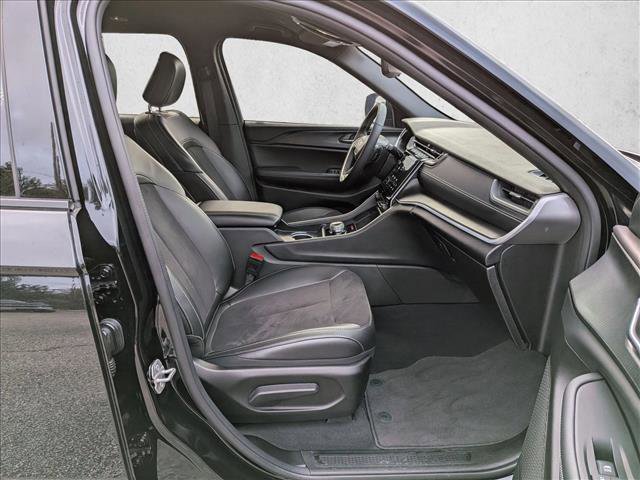 Used 2024 Jeep Grand Cherokee Altitude RWD image 21