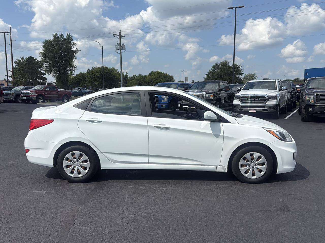 Used 2015 Hyundai Accent GLS FWD image 6