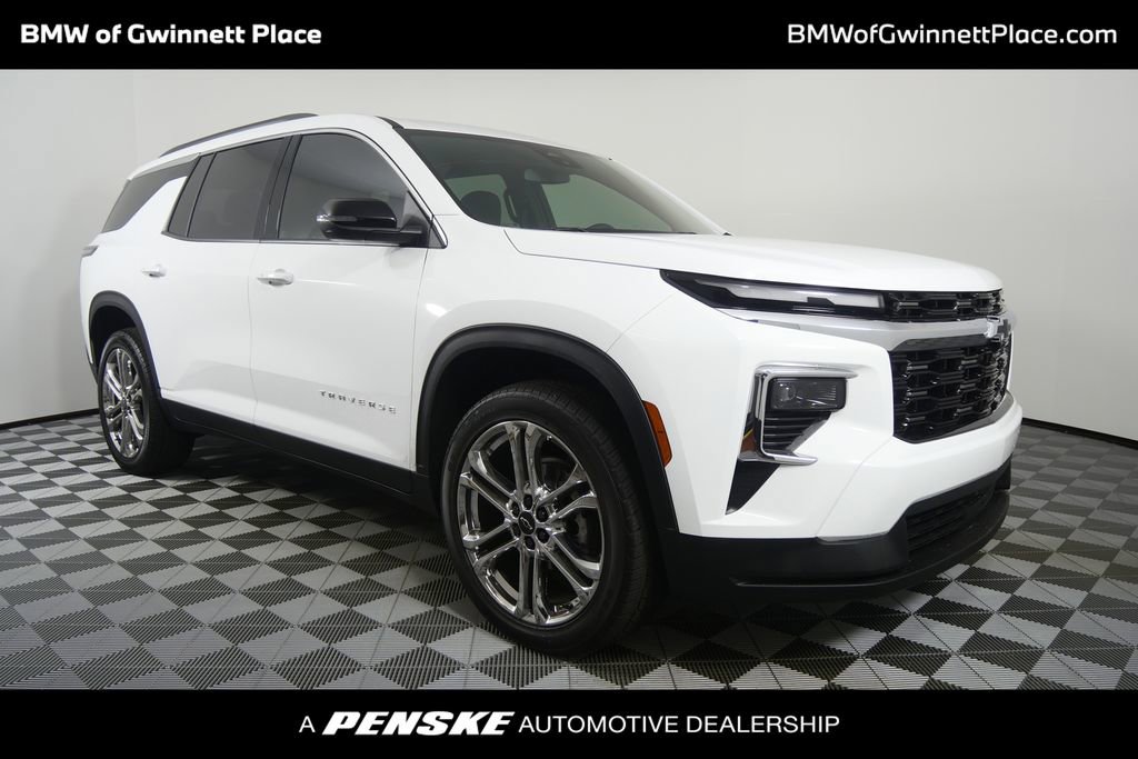 Used 2025 Chevrolet Traverse LT