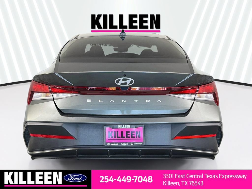 Used 2025 Hyundai Elantra SE FWD image 8