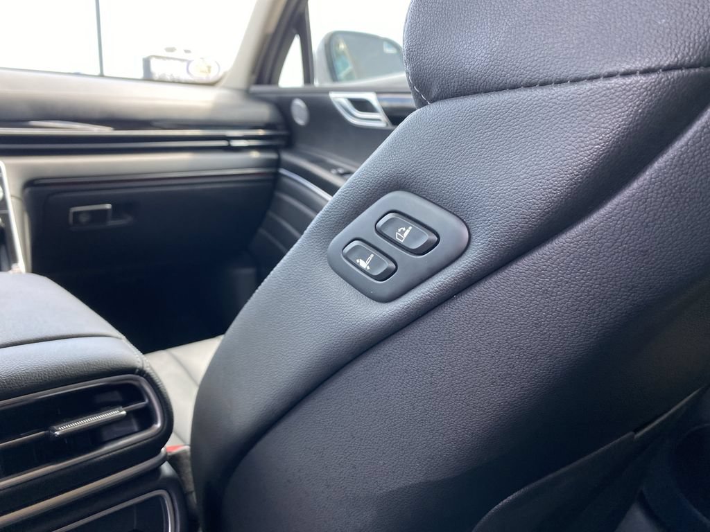 Used 2025 Genesis GV80 2.5T Standard AWD/4WD image 33