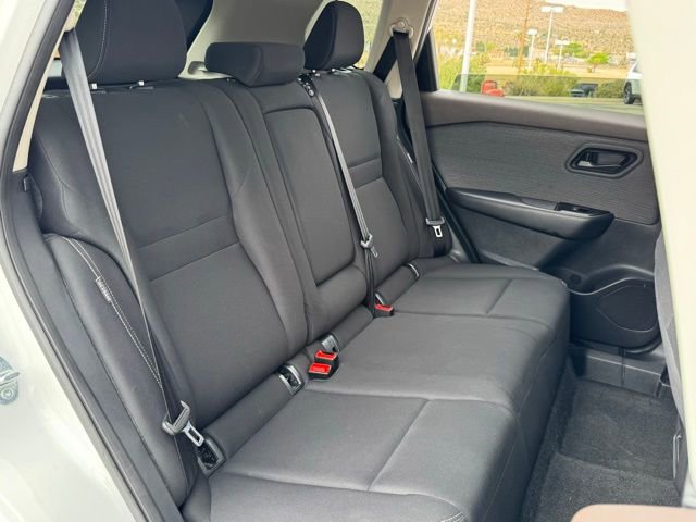 Used 2023 Nissan Rogue S image 31