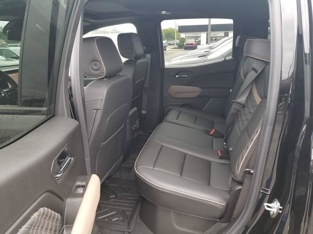 New 2026 GMC Canyon Denali w/ LPO, Black Badging Package AWD/4WD image 7