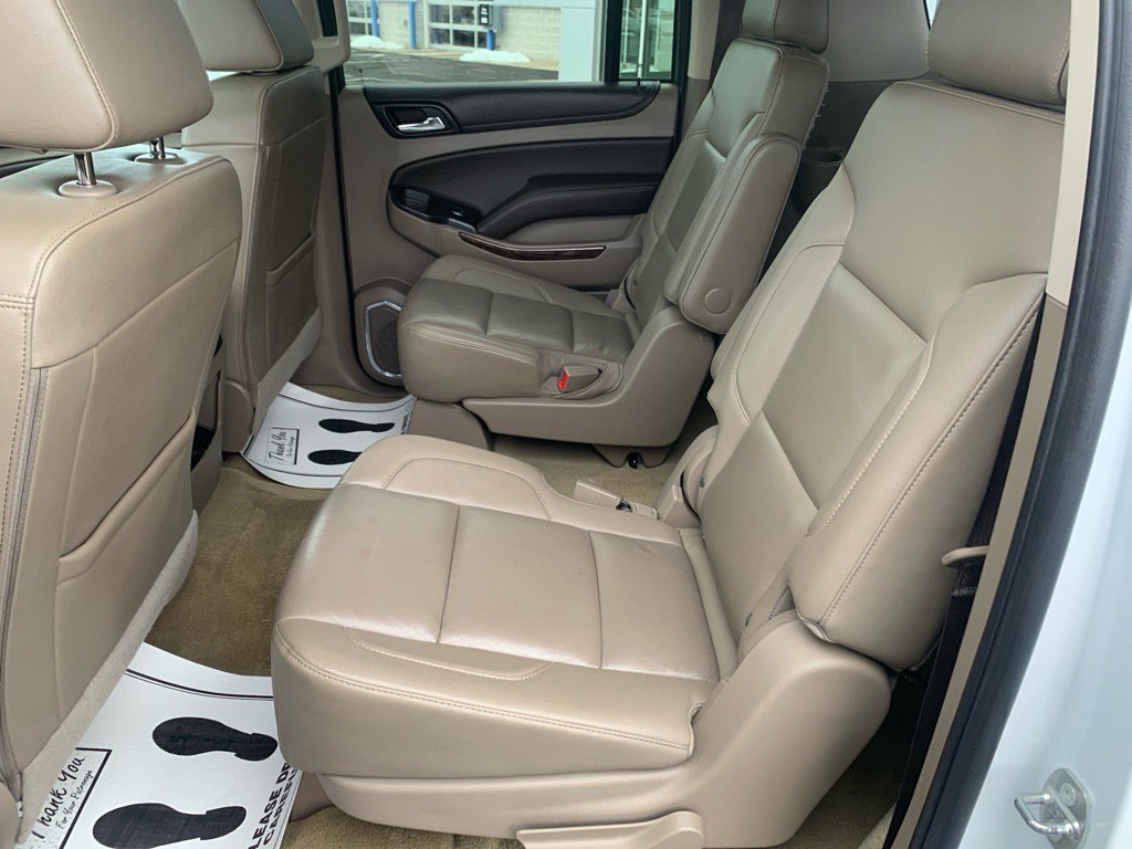 Used 2017 Chevrolet Suburban LT image 6